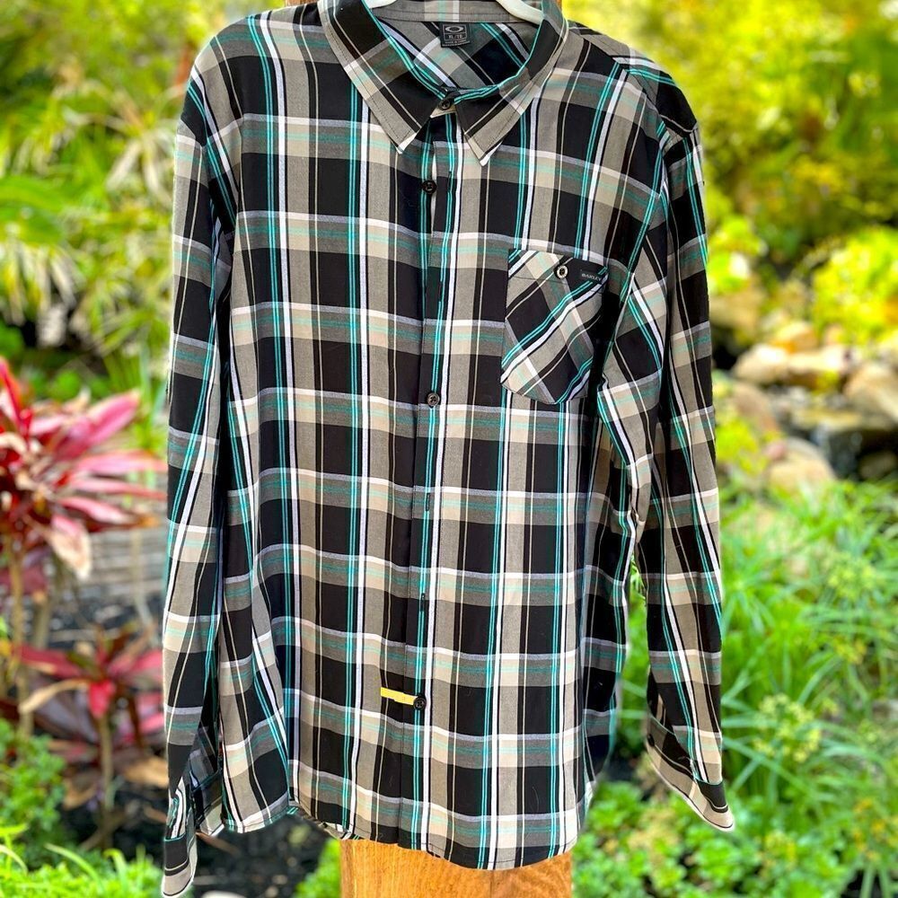 OAKLEY Men's long sleeve button down plaid shirt in size XL